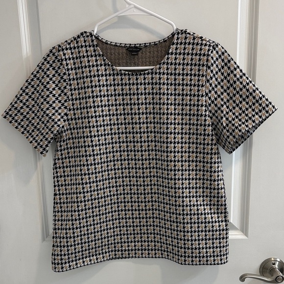 Ann Taylor Tops - Ann Taylor Houndstooth Short Sleeve Top - Black and White